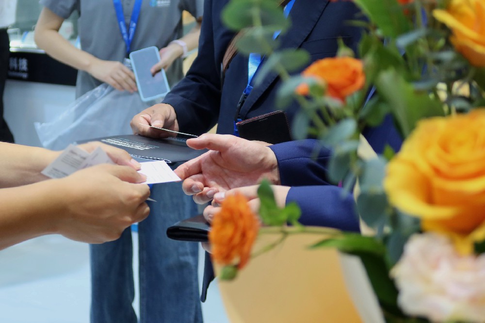 2025光博会拓烯首日回顾：高朋满座，智启光学新未来